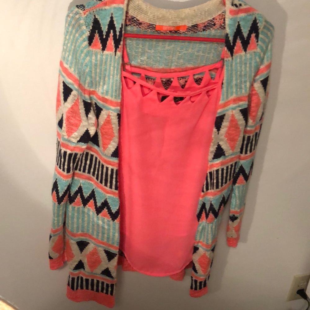 Small pattern sweater